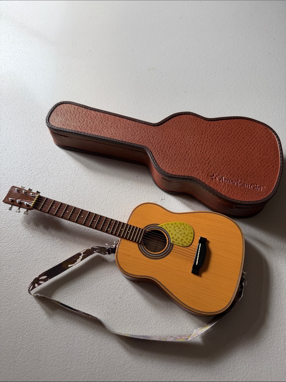 American Girl Accessories - Guitar and Guitar Case. Excellent condition.
